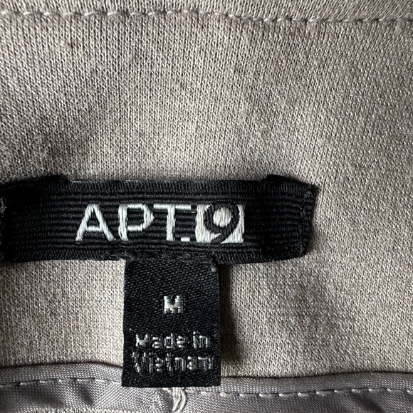 APT light weight jacket. Size M. - Picture 6 of 7